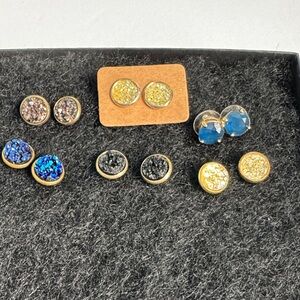 6 pair of stud earrings